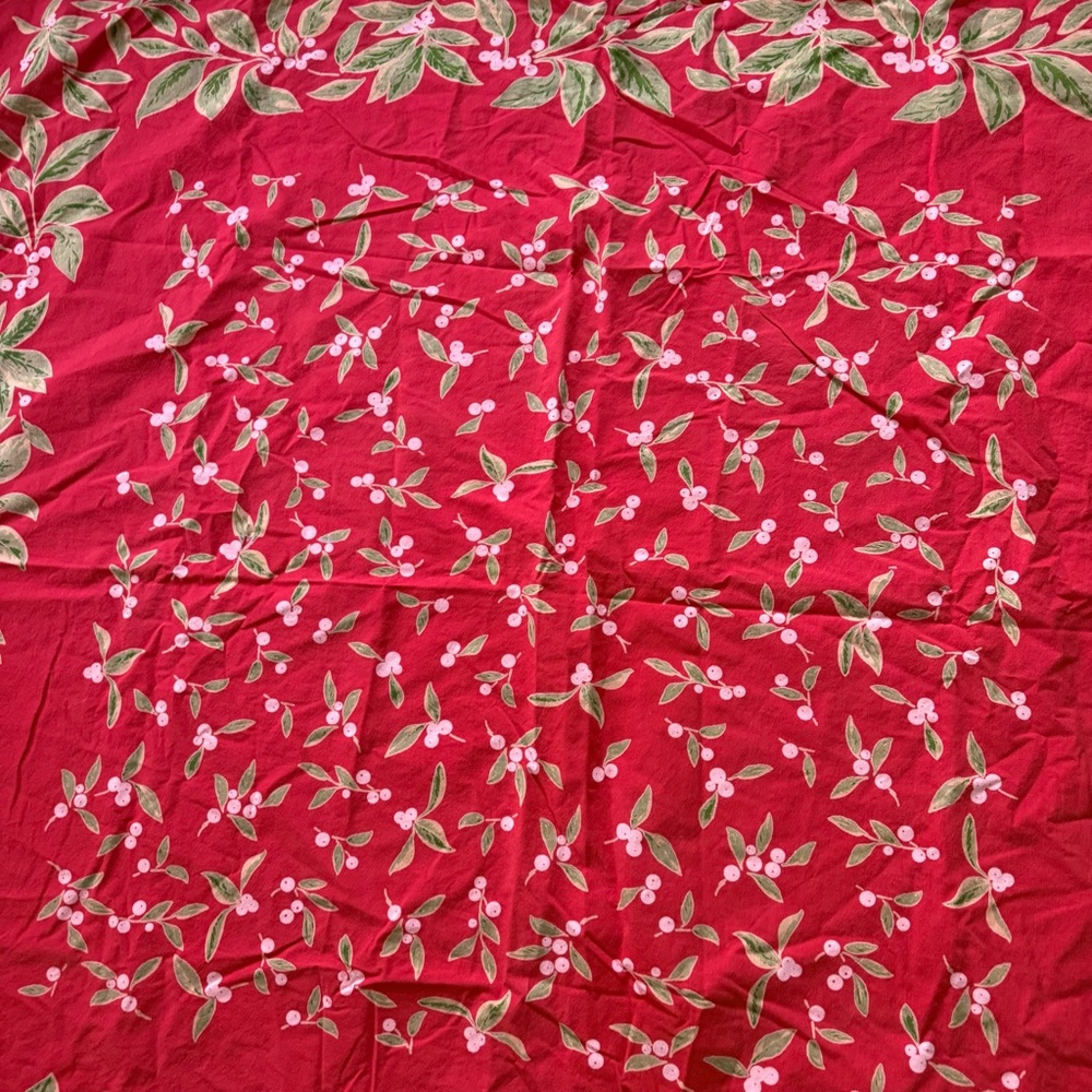 Xochi Vintage Inspired Red Tablecloth Green Leaves Fruit Cherries Berries India‎ - Picture 4 of 9